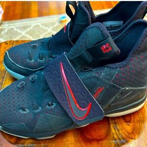 Nike Boys LeBron James Kids Sneakers XIV 2017